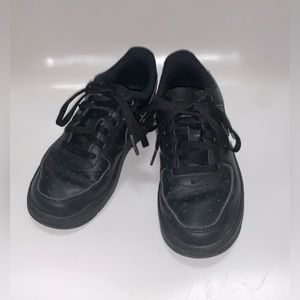 Nike Boys Low Top Air Force Sneakers Size 12 Black